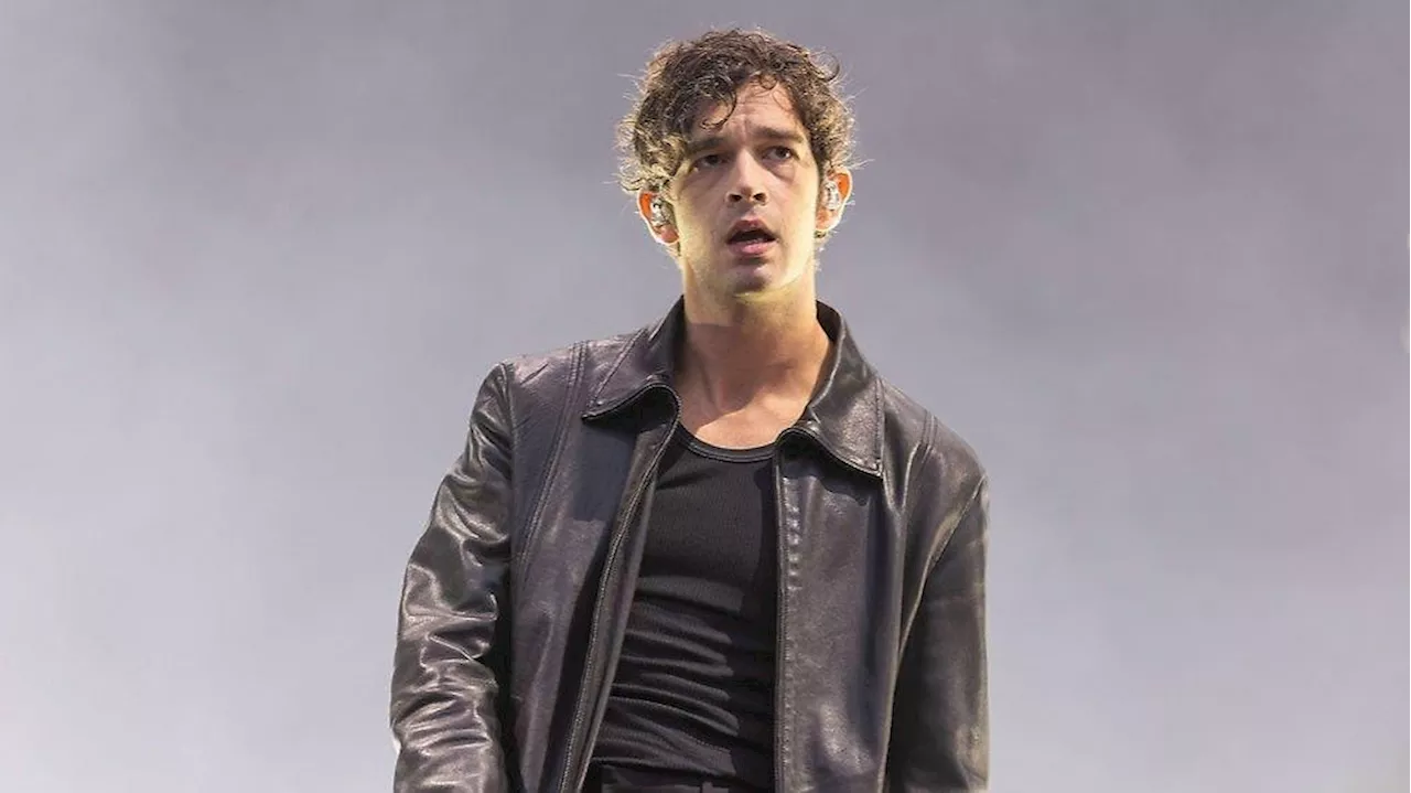 Mutter bestätigt: Matty Healy von The 1975 ist verlobt