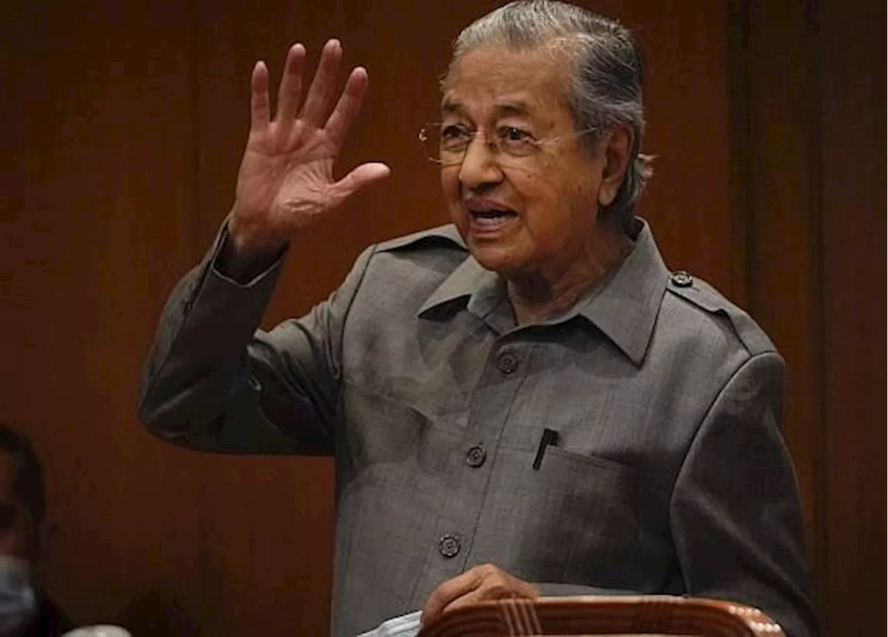 Dr Mahathir testifies at Batu Puteh RCI