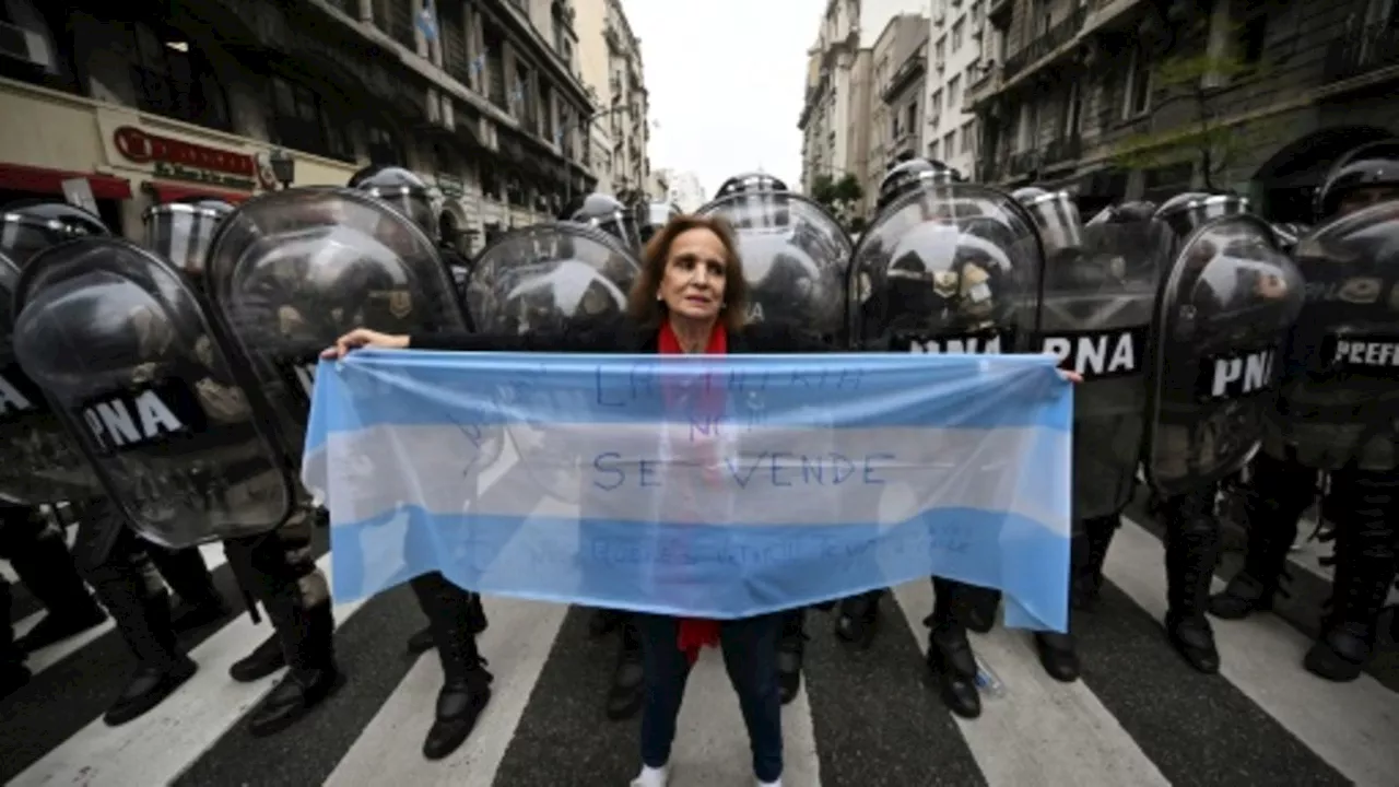 Dutzende Verletzte bei Protesten in Argentinien gegen Sparpolitik von Milei