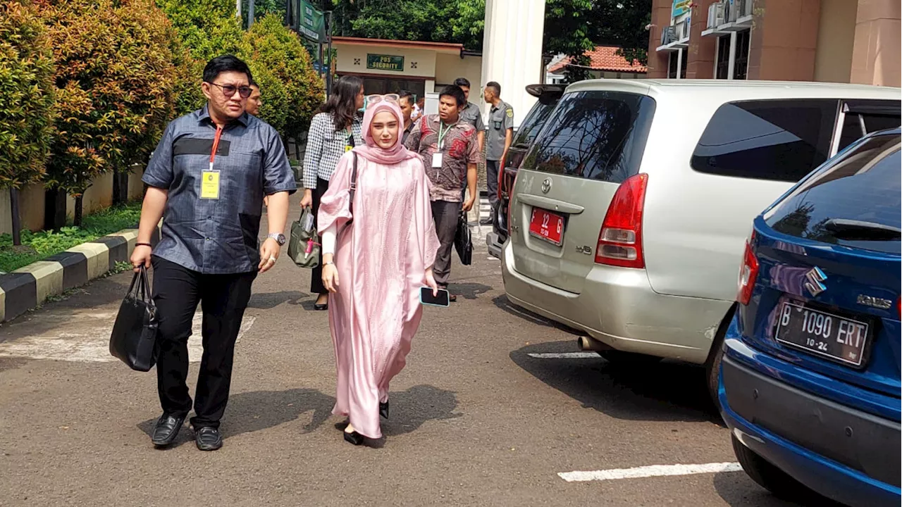 Yasmine Ow Bantah Aditya Zoni Punya Utang Rp 500 Juta