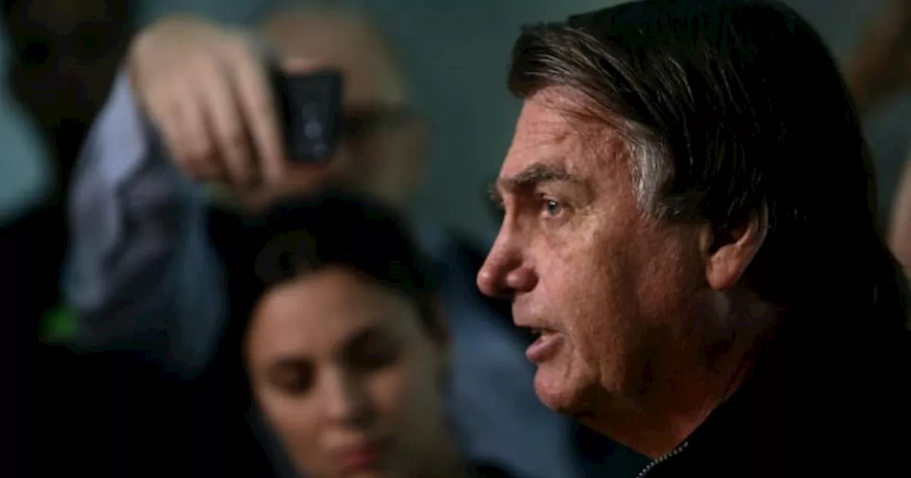 'Desconheço essa nova joia', diz Bolsonaro após PF identificar novo item