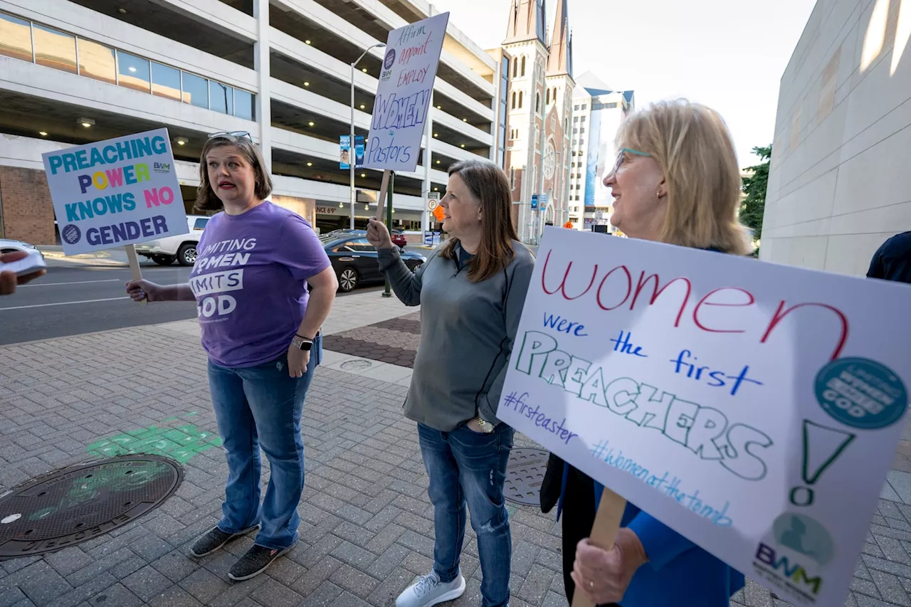 Southern Baptist Convention narrowly rejects total ban on female pastors