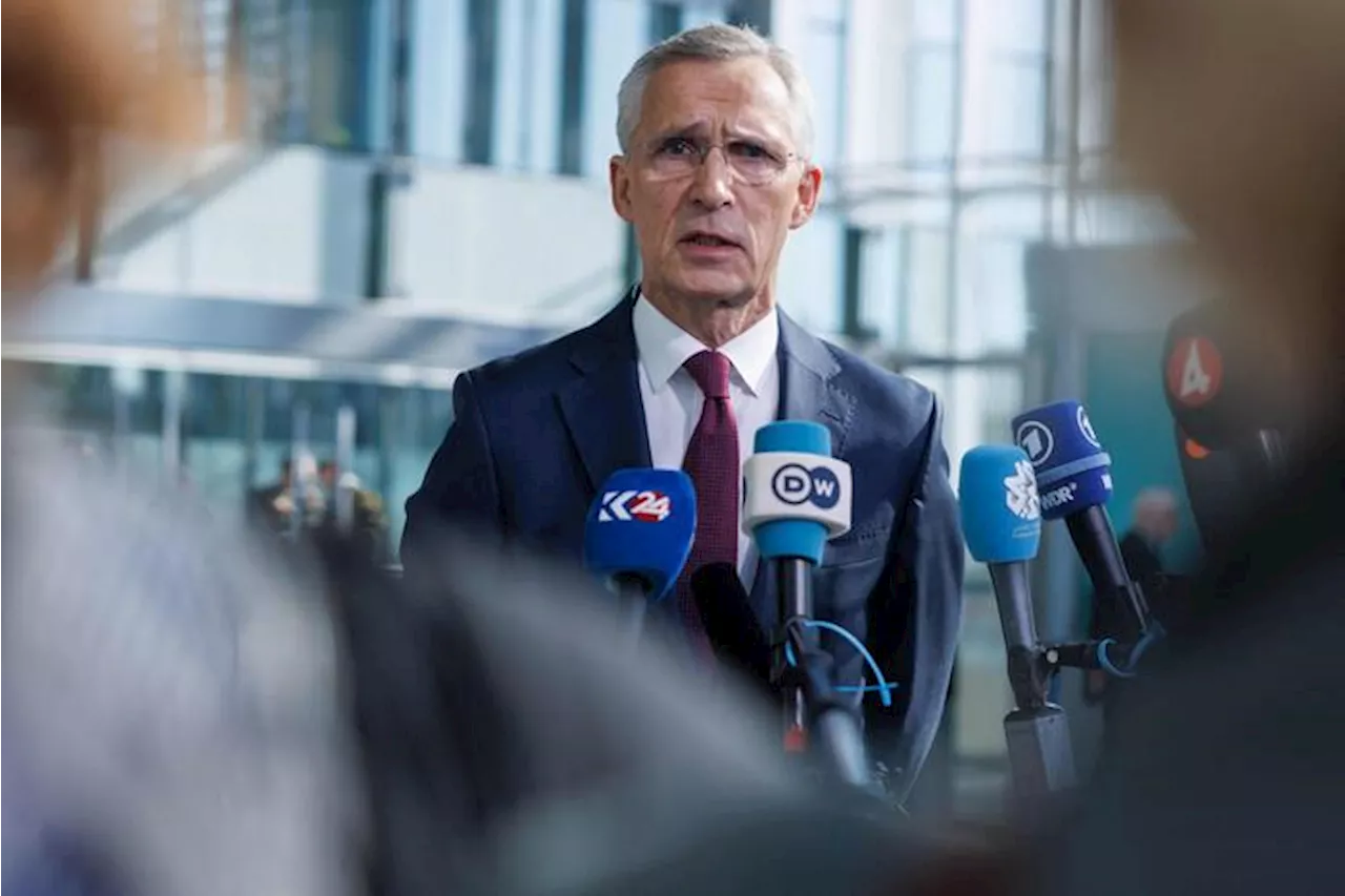 Stoltenberg: 'Mi aspetto che Parigi resti fedele alla Nato'