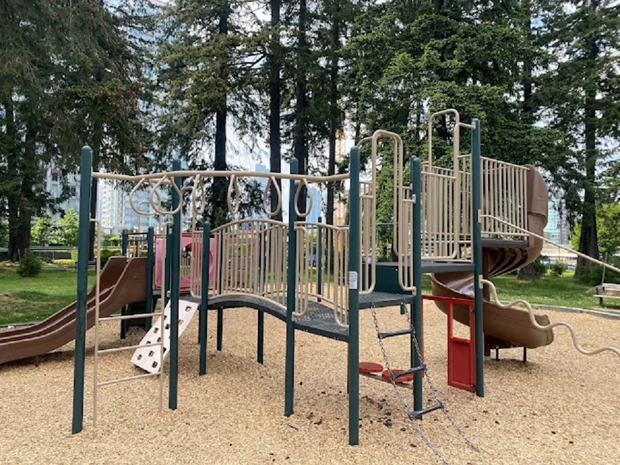 Thousands of scrap tires being used to help redevelop Burnaby playground