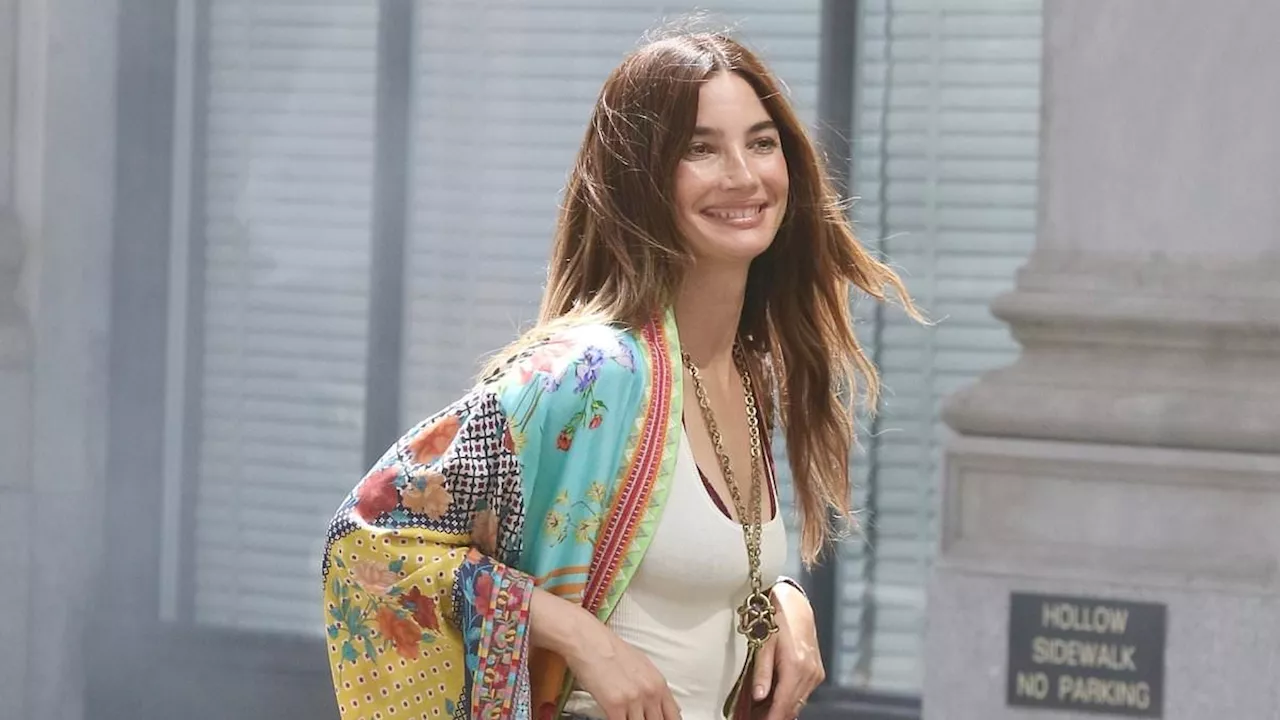 Lily Aldridge is boho chic in 1970s inspired look during photoshoot