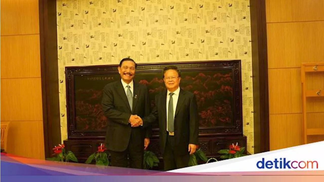 Terbang ke Beijing, Luhut Tawarkan China Garap Proyek Baterai-Ekspor Durian