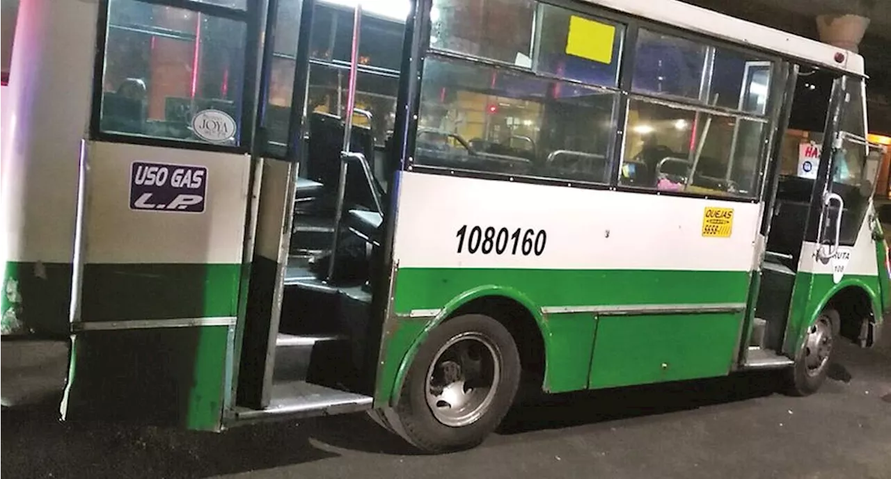 Camión de pasajeros choca contra un tráiler en la colonia Cerro de la Estrella, ¿qué pasó?