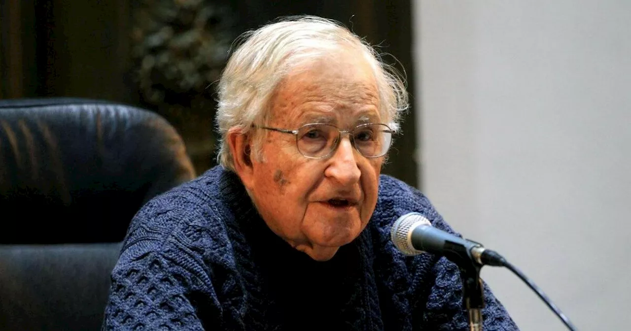 Noam Chomsky ricoverato in Brasile: il celebre linguista trasferito dagli Usa dopo un ictus che lo ha colpito…