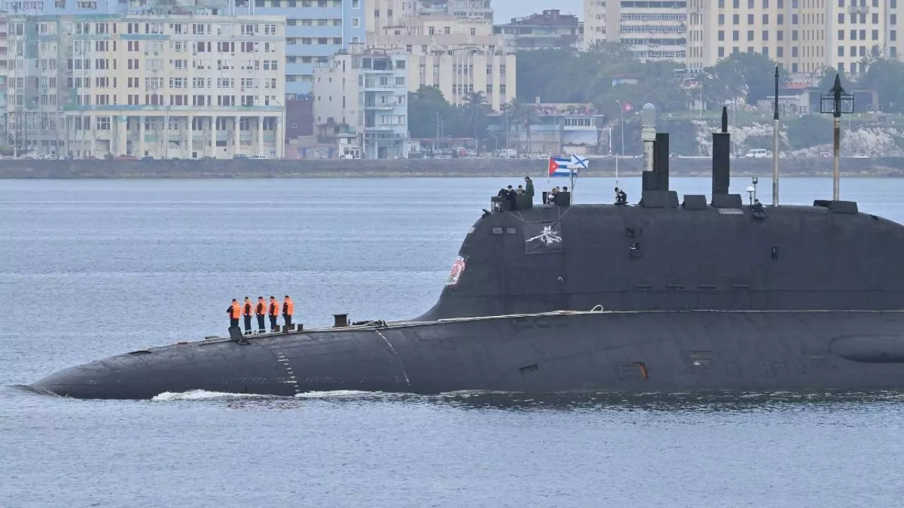 Tensión mundial: EU despliega helicópteros de guerra por el submarino nuclear ruso Kazan