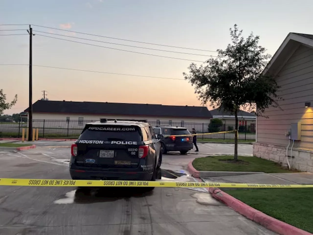 Man killed; 2 others injured in SE Houston shooting