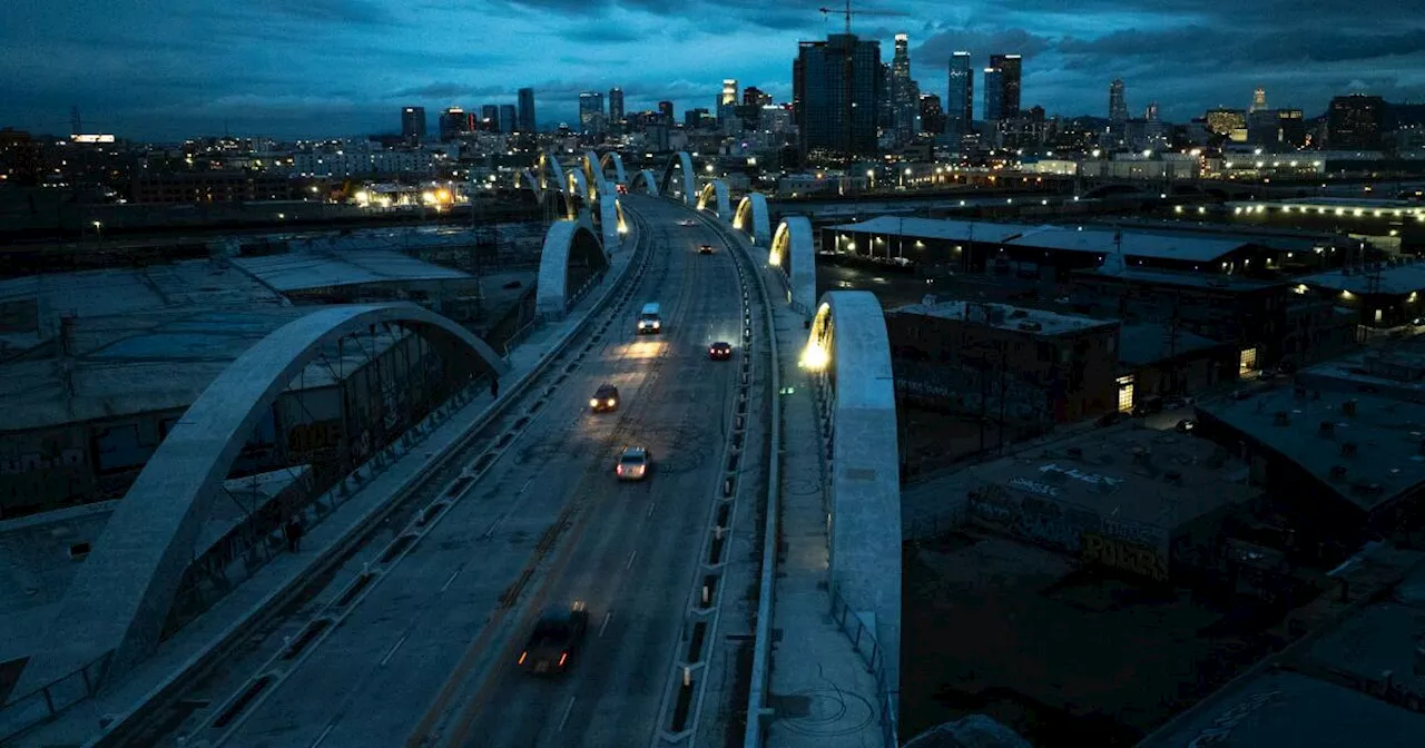 Copper thieves leave 6th Street Bridge — the 'Ribbon of Light' — completely in the dark