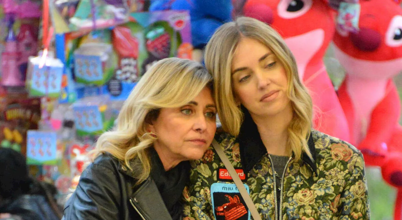 Chiara Ferragni triste al parco: mamma Marina Di Guardo la consola