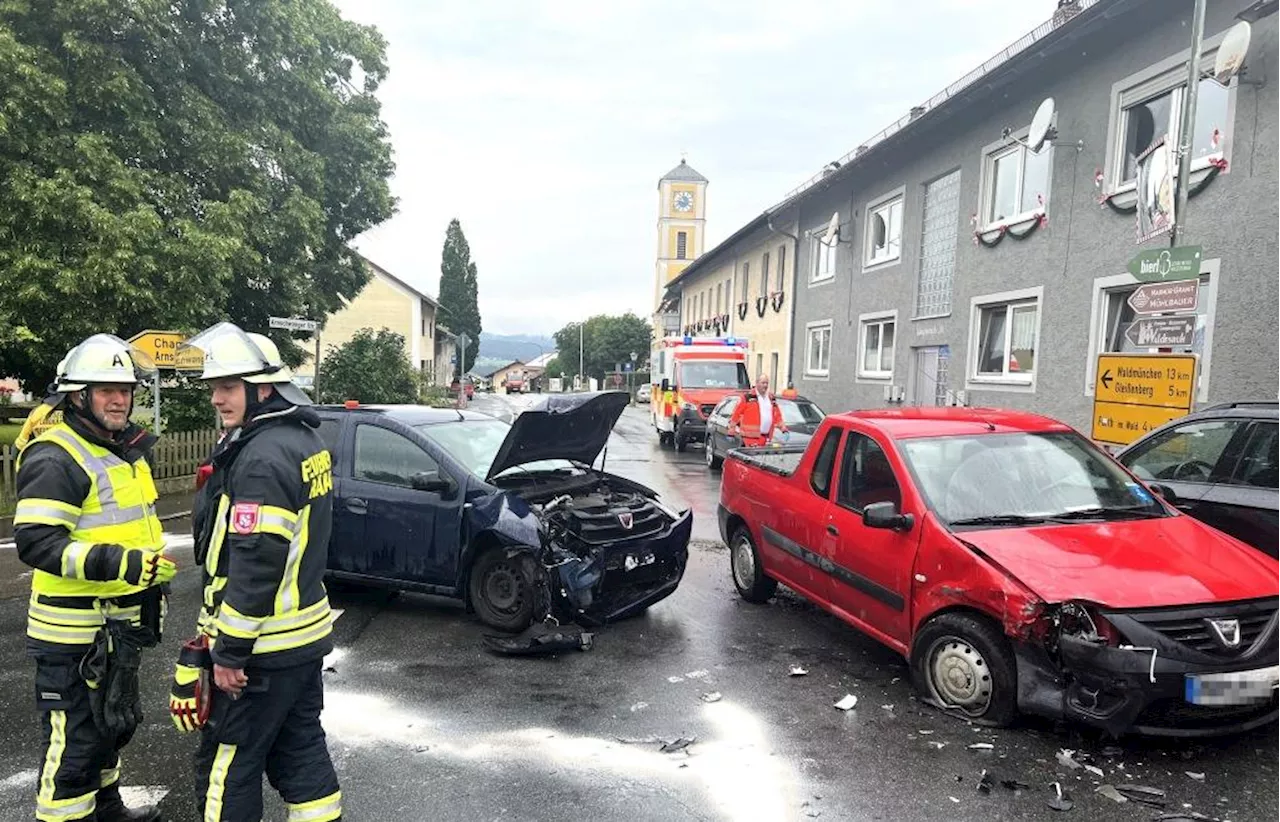 Mehrere Verletzte nach schwerem Zusammenstoß in der Ortsmitte von Ränkam