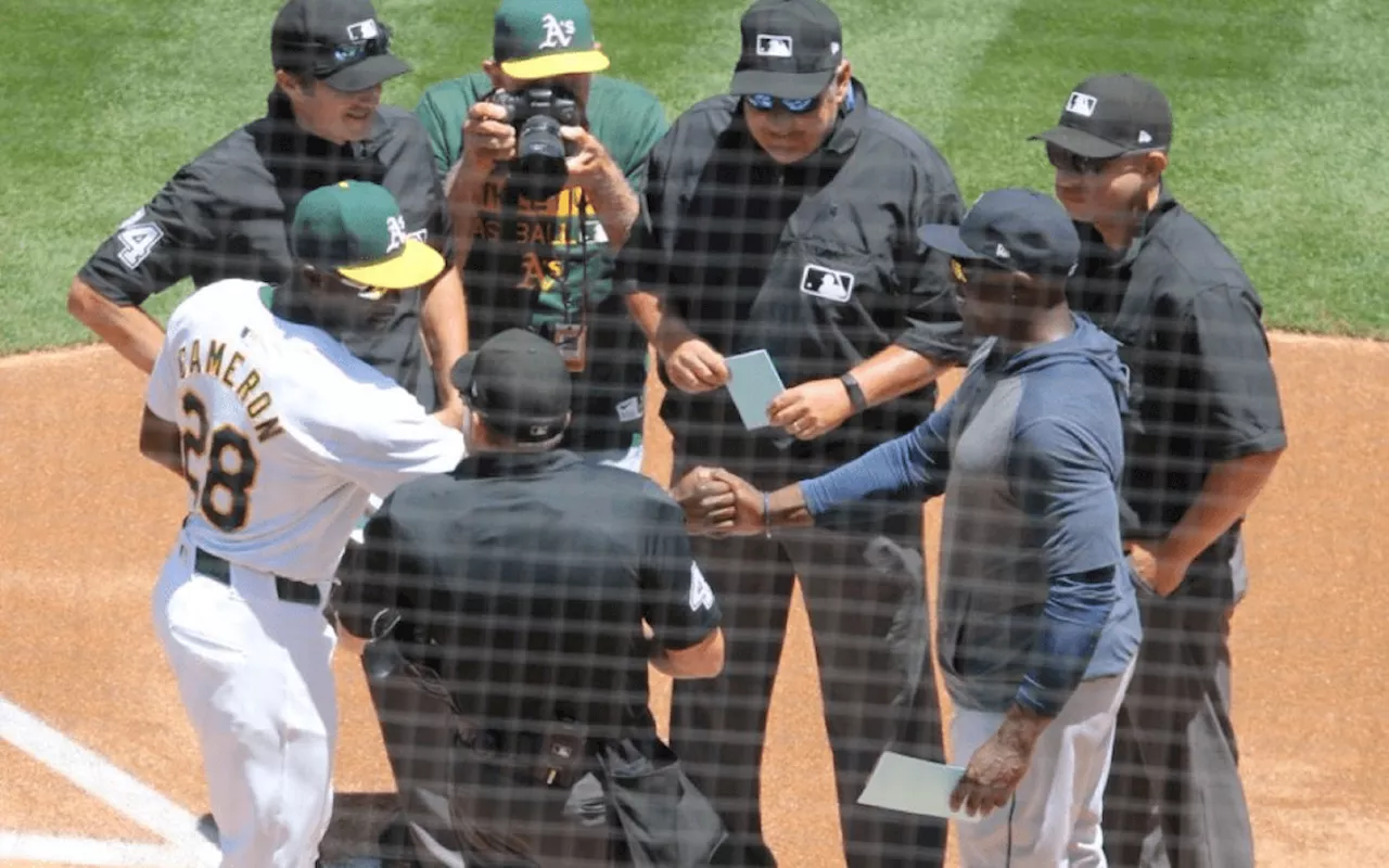 MLB father and son, Mike Cameron and Daz Cameron, exchange lineup cards