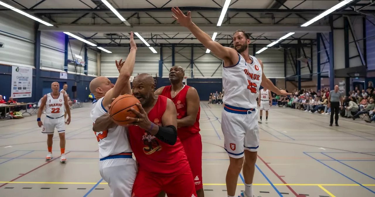 Basketbalvereniging Red Giants uit Meppel 50 jaar: 'Gebruikelijk om tot in de late uurtjes te feesten'