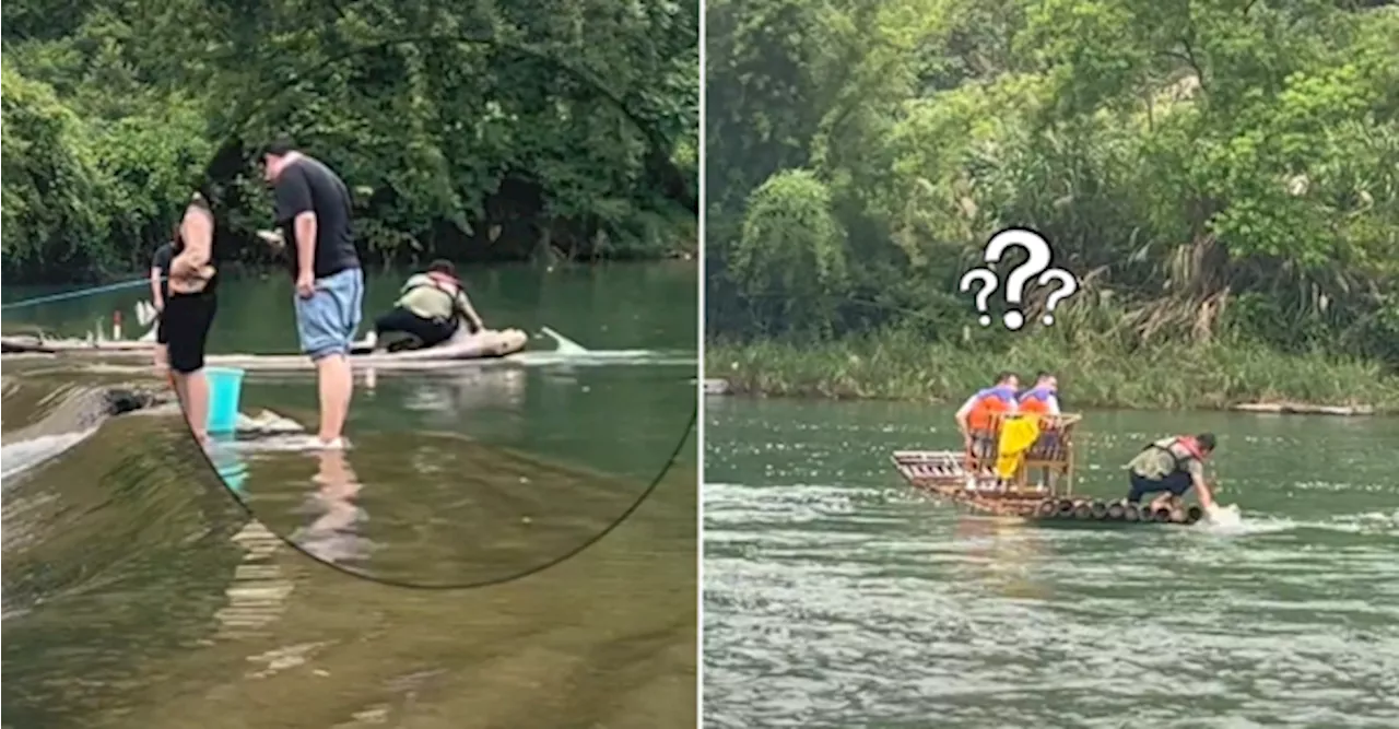 Boatman Loses Steering Stick While Ferrying Customers & Paddles With His Hands Instead