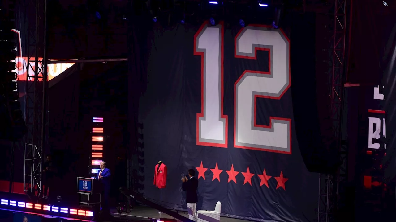 Robert Kraft Announces 12-Foot Tom Brady Statue to Arrive This Season