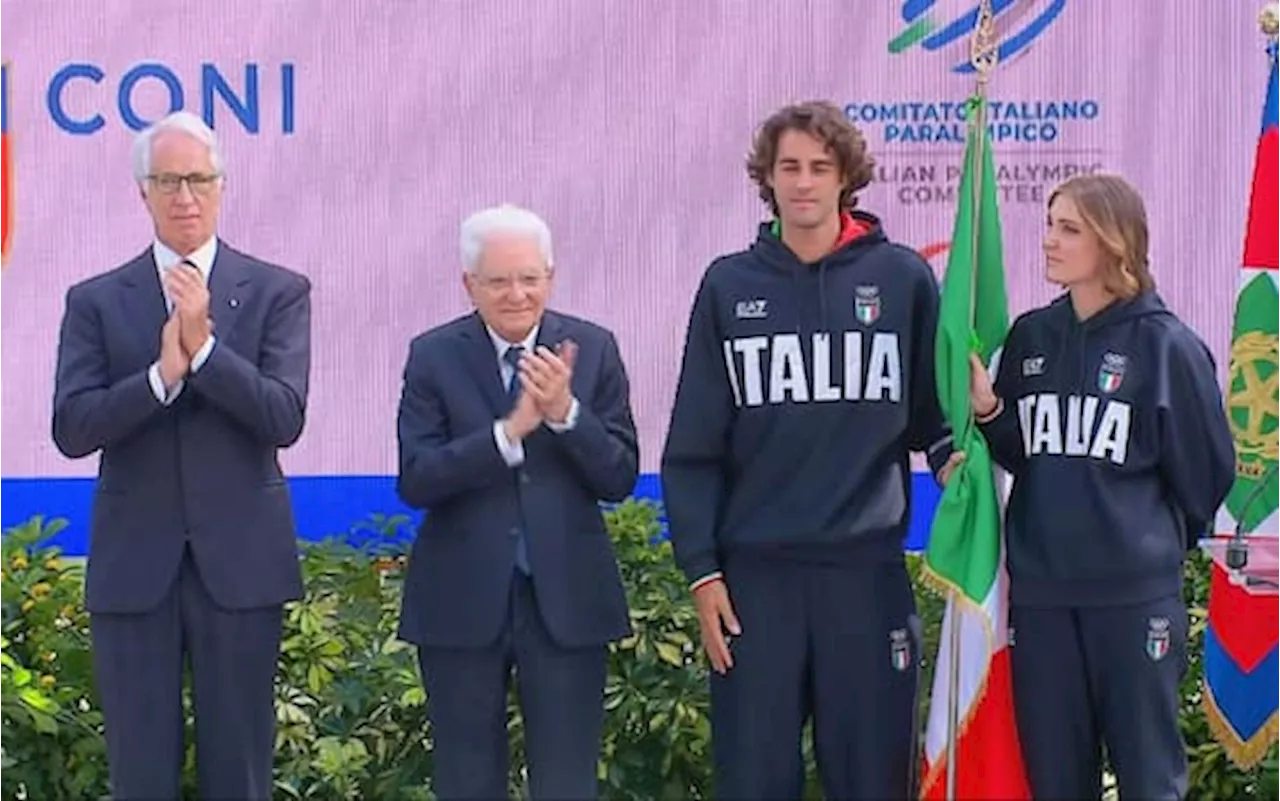 Parigi 2024, Mattarella consegna la bandiera agli alfieri azzurri