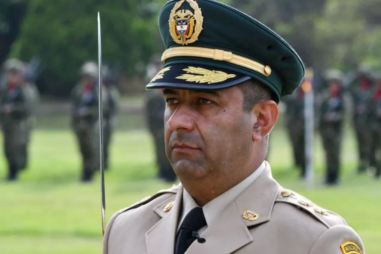 General Óscar Vera, quien fue jefe de Inteligencia en gobierno Duque, saldría del Ejército