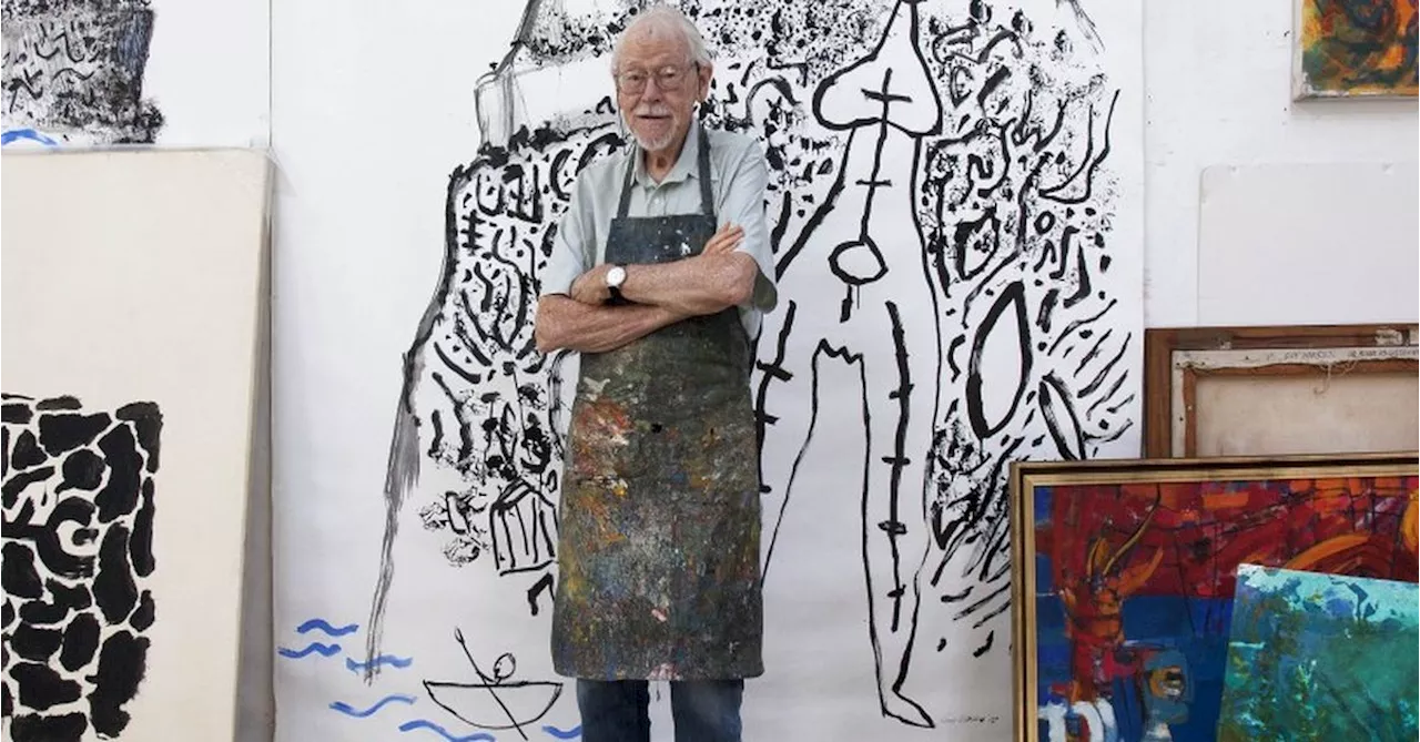 Australia's oldest working artist and former Archibald winner Guy Warren dies aged 103