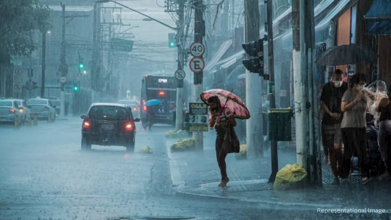 Rains Today: असम-बंगाल समेत इन राज्यों में आज बारिश की चेतावनी, मौसम पर आया IMD का अपडेट