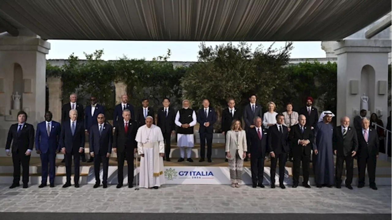 G-7 Leaders Gather for Historic Family Photo With Pope Francis