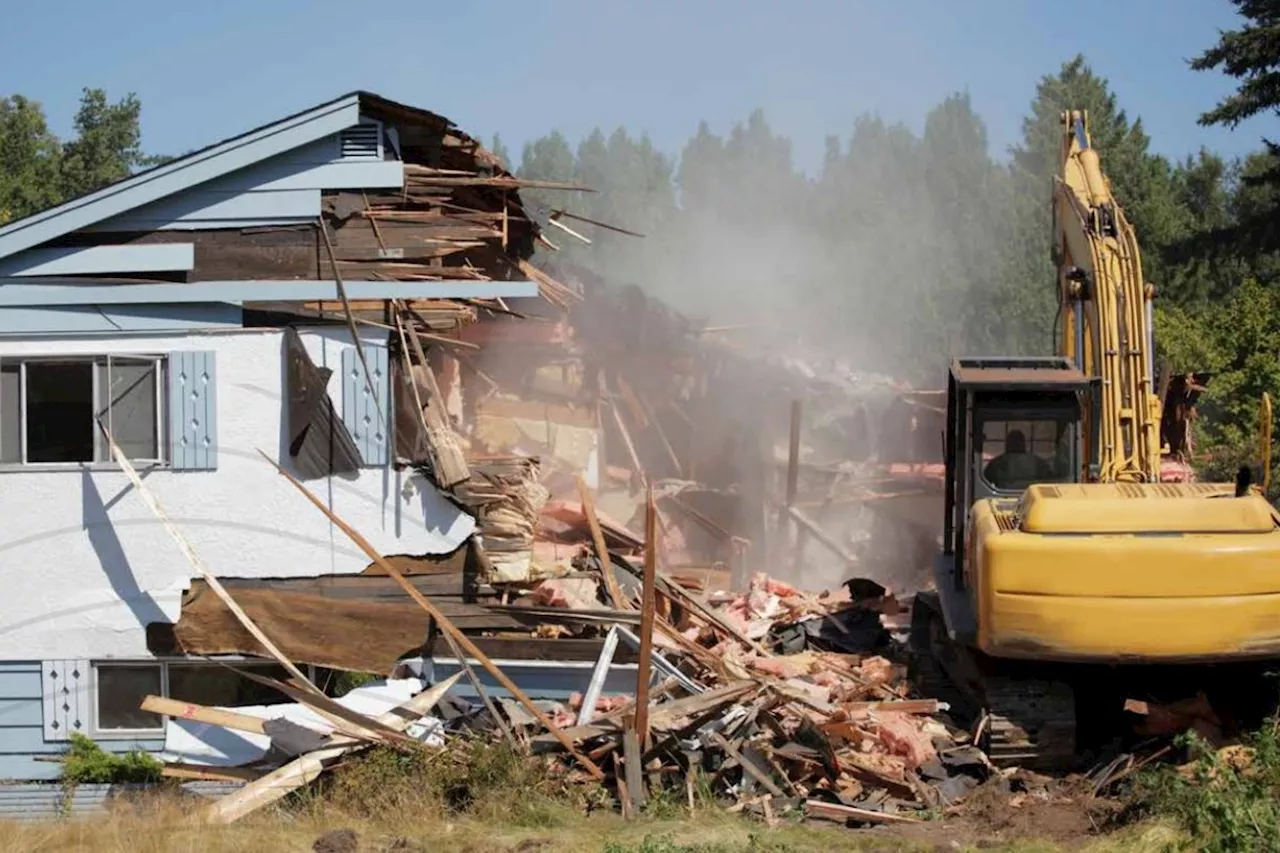 Burnaby councillor wants 'more concrete' plan to save homes from demolition, landfill