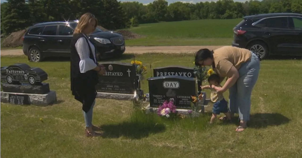 ‘A year of grief’: Family members of Carberry bus crash victims reflect 1 year later