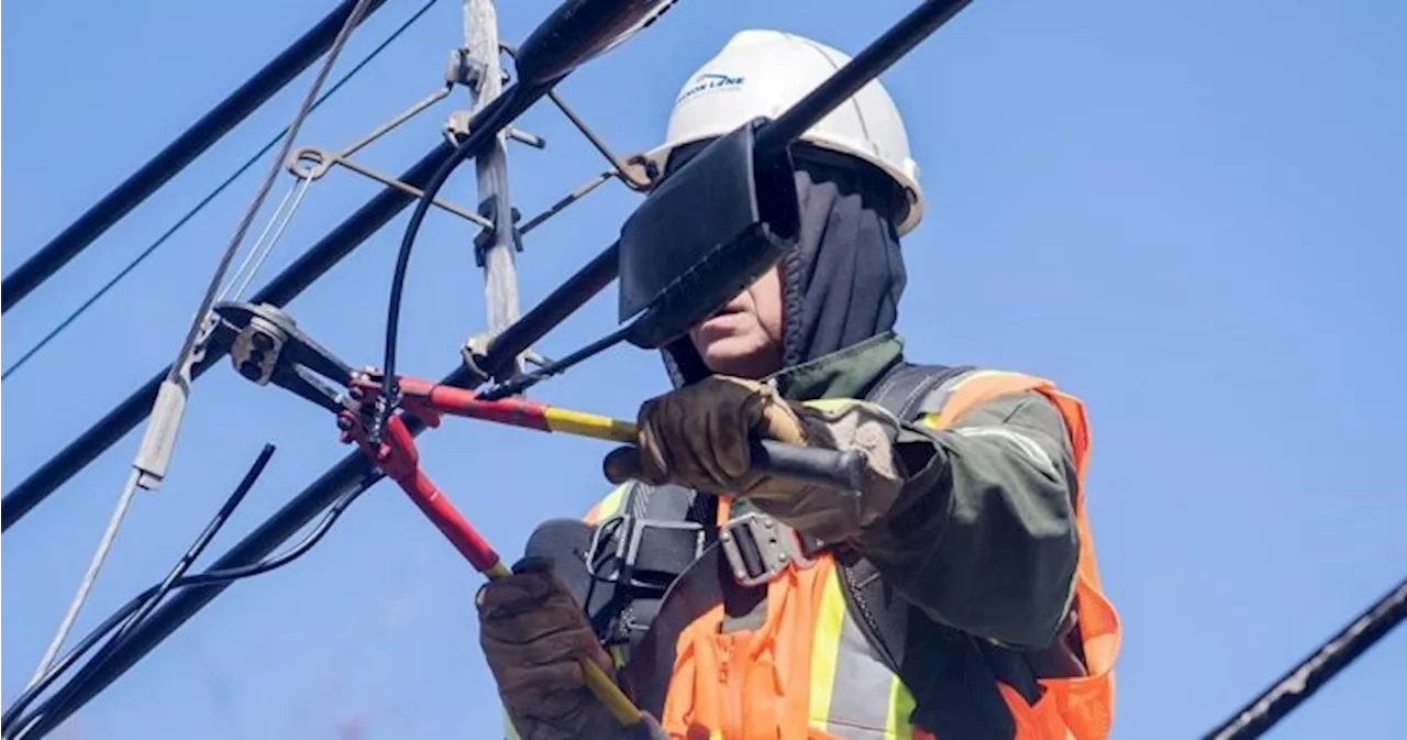 Ontario crews out in ‘full force’ after thousands lose power following storms