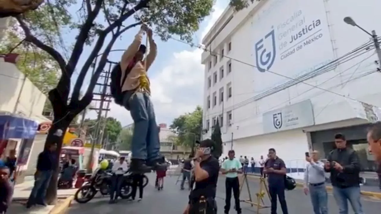 "Estoy embrujado": adulto de la tercera edad se amarra a una cuerda y pide ayuda a la Fiscalía de la CDMX