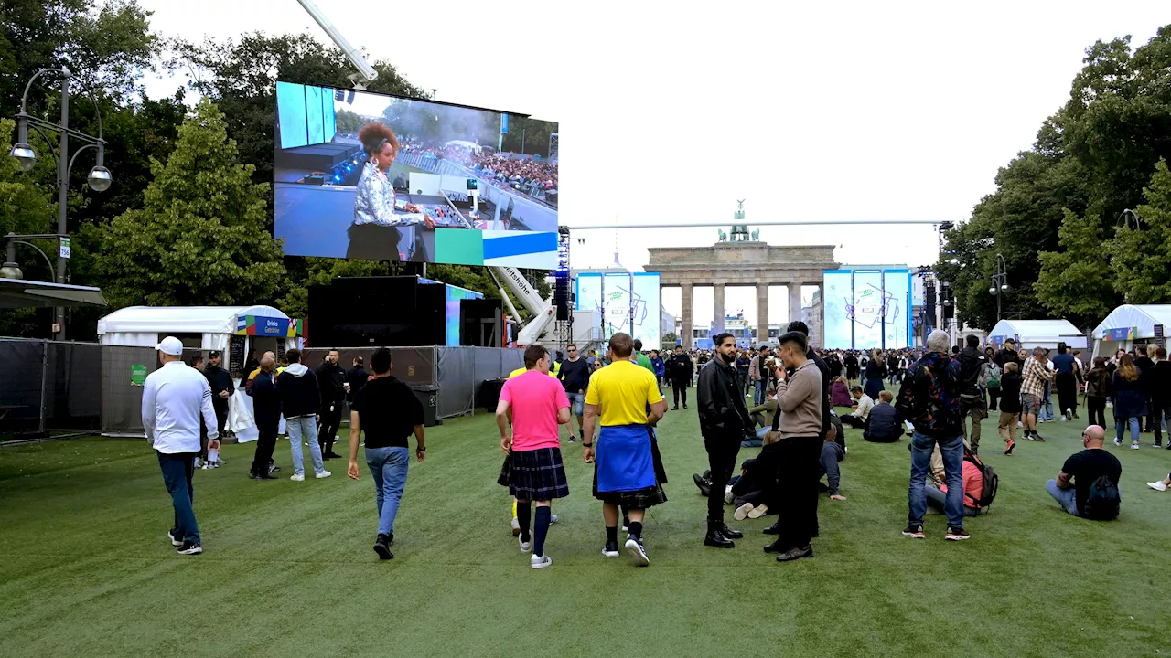 Verdächtiger Gegenstand! Polizei räumt Fanzone