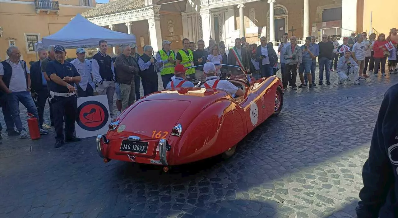 Civita Castellana ha abbracciato la Mille Miglia, il passaggio nel centro storico