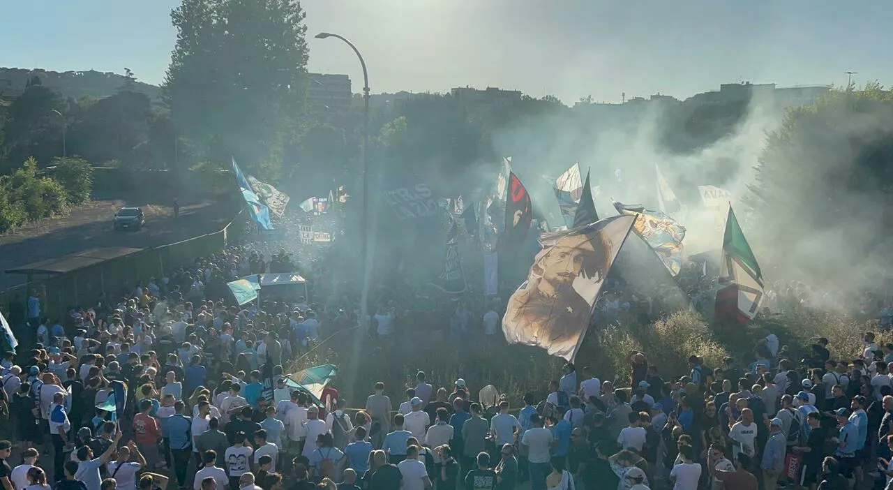 Lazio, scatta la contestazione a Lotito: oltre 5mila tifosi manifestano contro la dirigenza