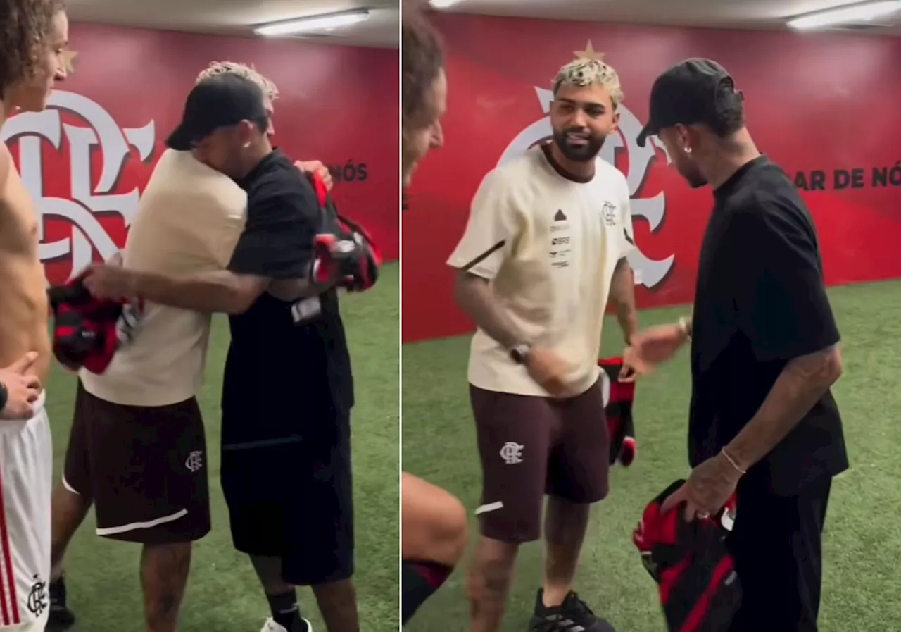 Neymar cumprimenta ex-cunhado Gabigol em vestiário do Flamengo e ganha camisa