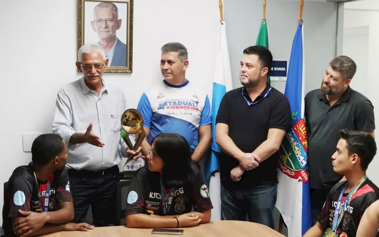 Medalhistas do Kickboxing são recebidos pelo prefeito de São Gonçalo