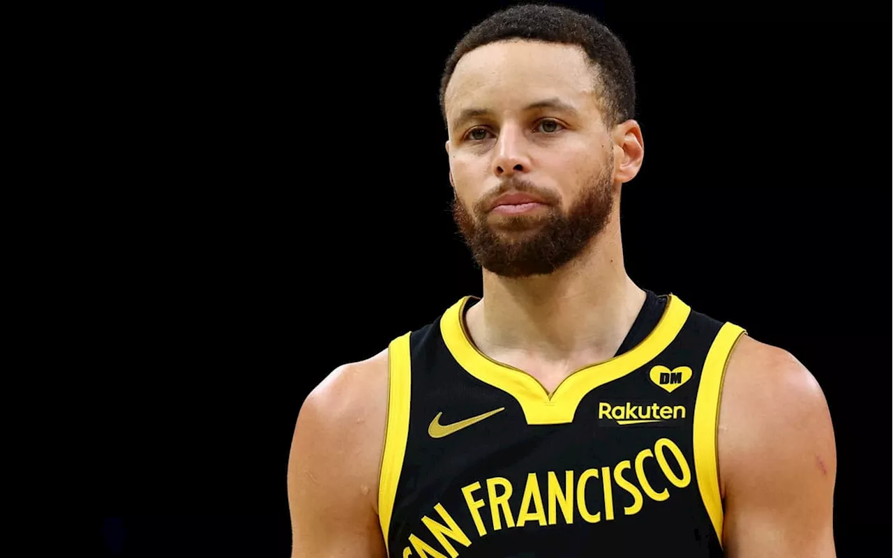 Stephen Curry não fica no muro e elege os cinco melhores da NBA de seu tempo