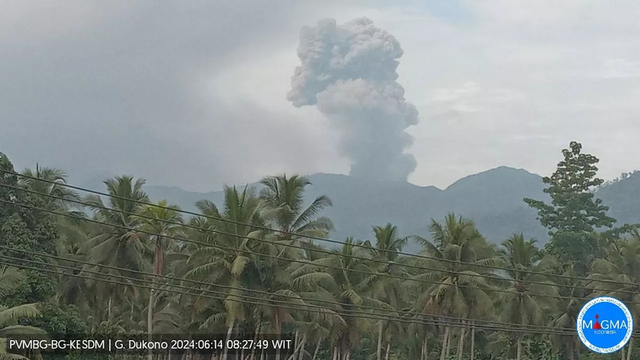 Gunung Dukuno Erupsi, Semburkan Abu Vulkanik 1.500 Meter ke Arah Timur