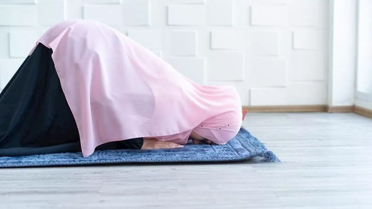 Wanita Ikut Sholat Jumat, Apakah Harus Mengulang Sholat Dzuhurnya?