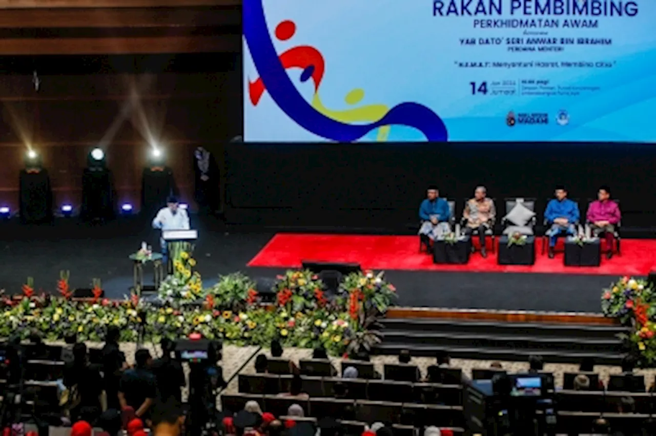 PM Anwar wants civil servants to make paradigm shift to drive country's growth