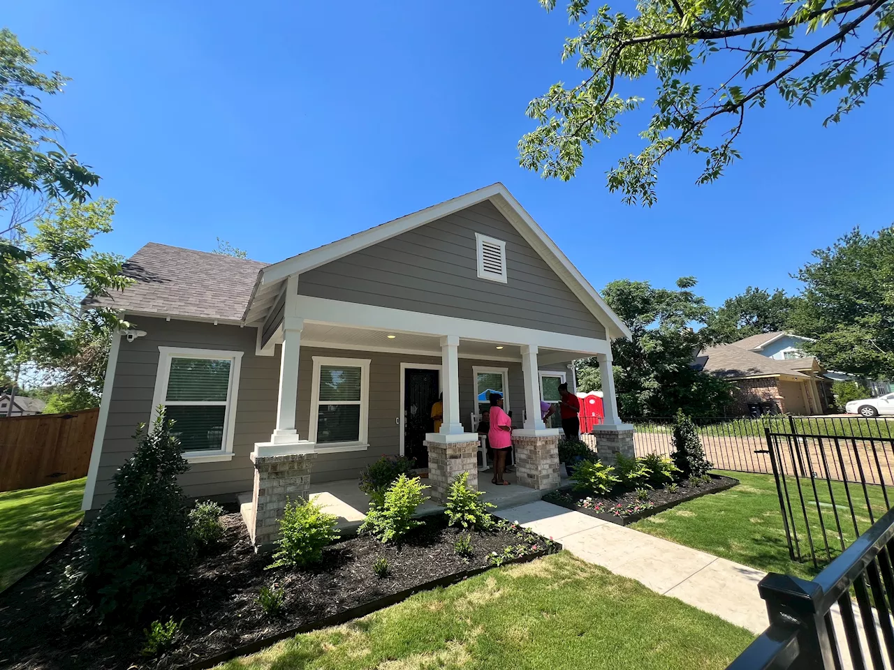 Civil rights icon Opal Lee gets the keys to a home 85 years in the making in Fort Worth