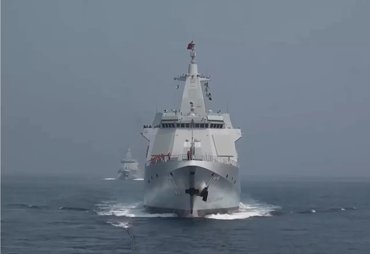 Chinese Navy 'Large Destroyers' Gather in South China Sea