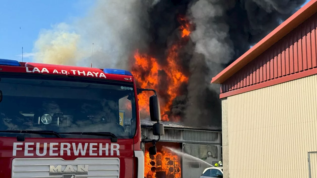 Kfz-Werkstatt in Vollbrand: 110 FF-Mitglieder verhinderten Schlimmeres