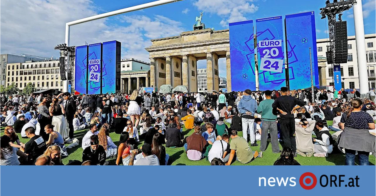 EM in Deutschland: Auftakt zu großem Fußballfest