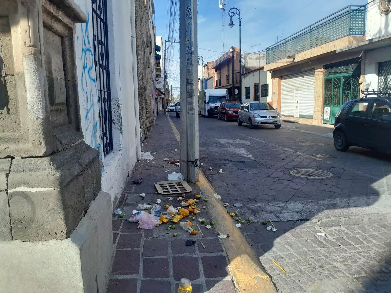 Basura y desperdicios afectan la zona centro de Salamanca; vecinos exigen soluciones