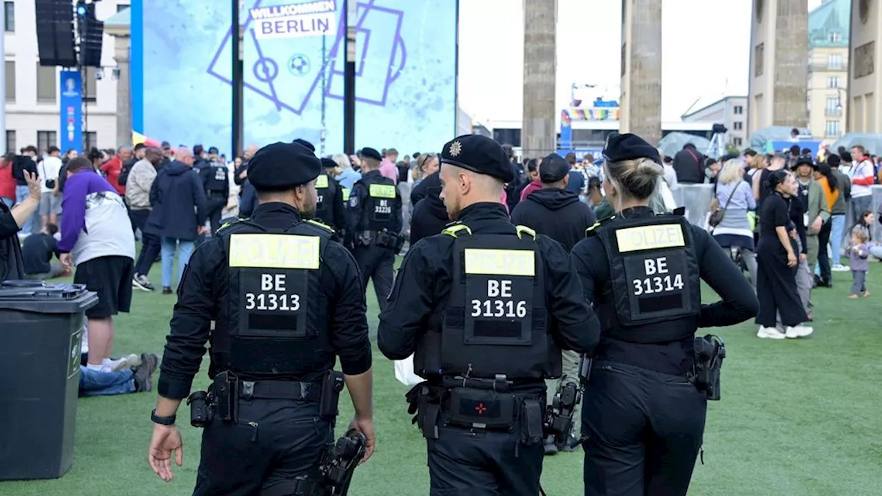 News im Ticker: Verdächtiger Gegenstand gefunden - Entwarnung in der Fanzone am Berliner Reichstag