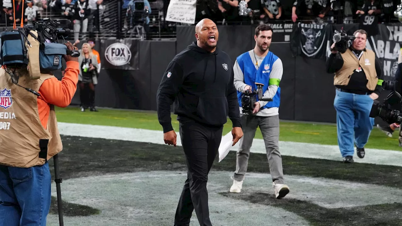 Las Vegas Raiders' Antonio Pierce helping offense learn the playbook