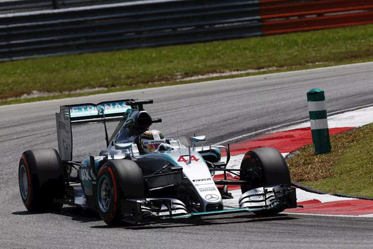 Sepang: Lewis Hamilton vorn, Sebastian Vettel patzt