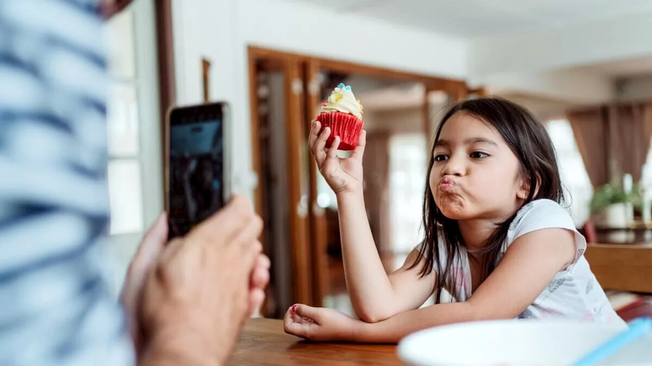 Pedofilia, adescamento e gli altri pericoli: perché evitare le foto dei figli online