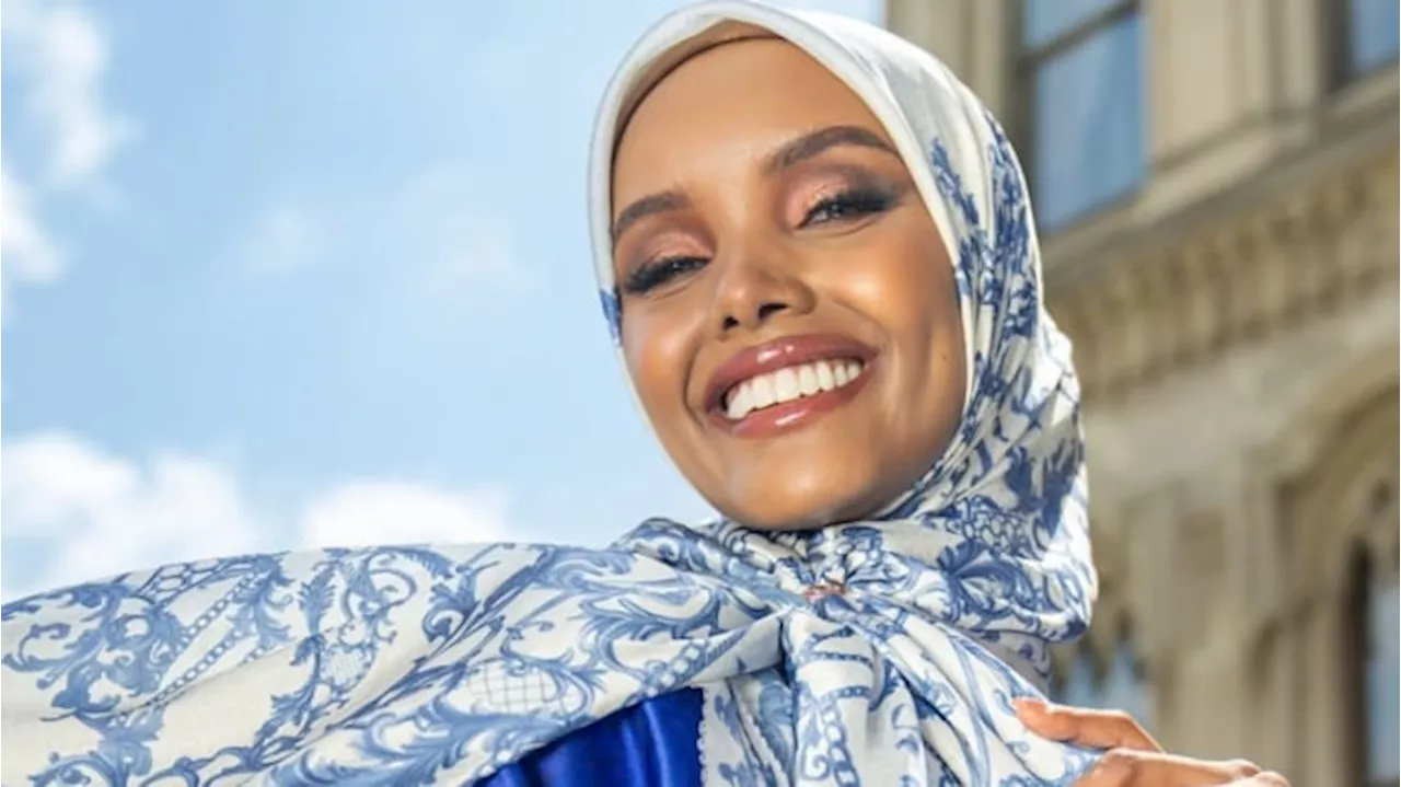 Buttonscarves Gandeng Supermodel Hijab Pertama Dunia, Halima Aden Sebagai Ikon The Crown Series