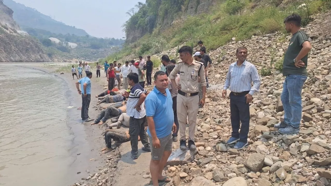 उत्तराखंड में बड़ा हादसा... 23 यात्रियों को लेकर जा रहा वाहन अलकनंदा नदी में गिरा, कई मौतों की आशंका